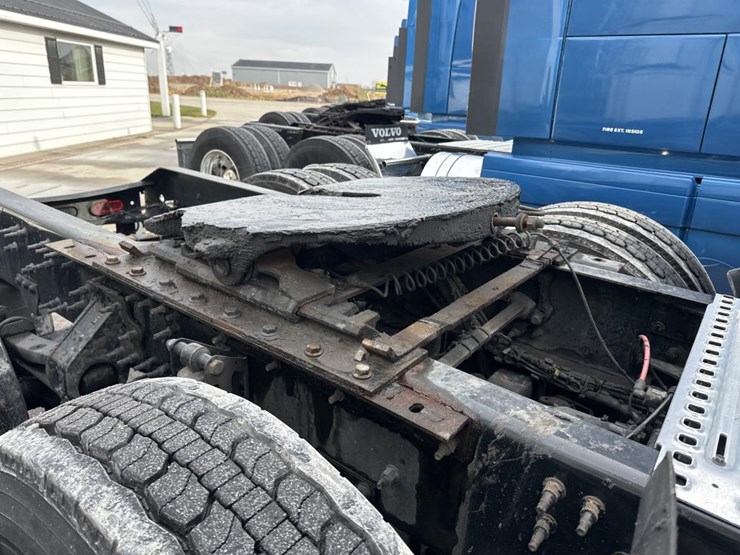 2018-volvo-10-image-23