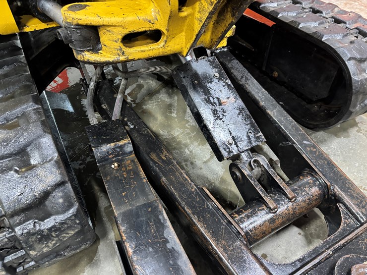 caterpillar-305-image-52