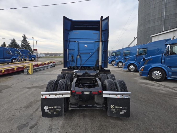 #2231-•-2016-volvo-vnl-sleeper-cab-semi-image-4
