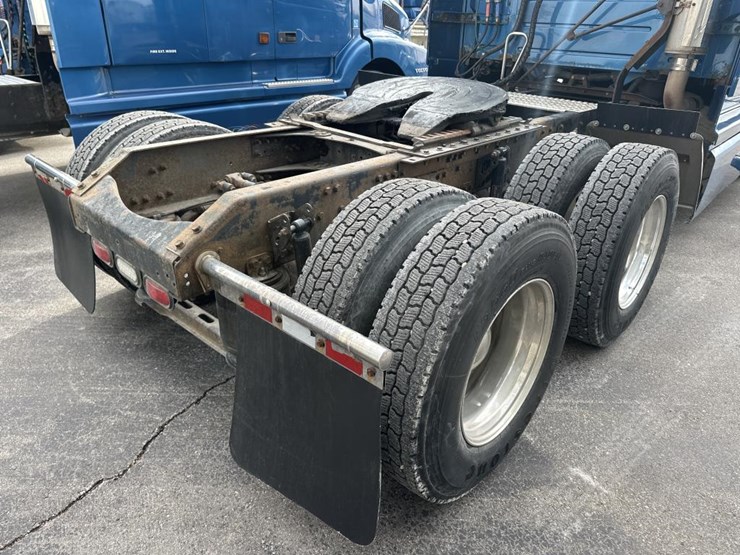 2001-volvo-10-image-16