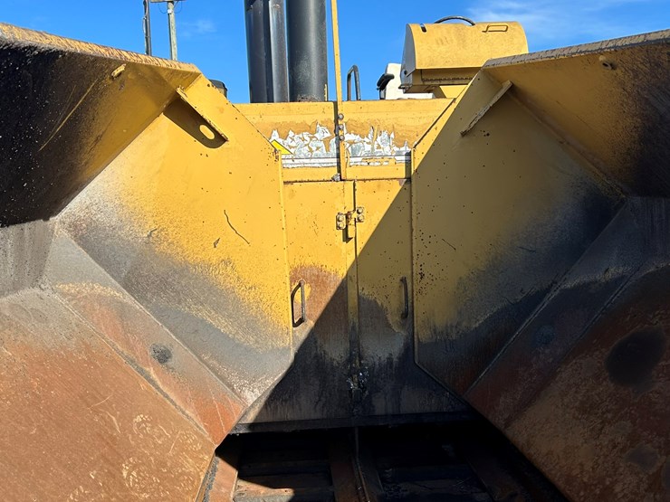 caterpillar-ap-650b-image-13