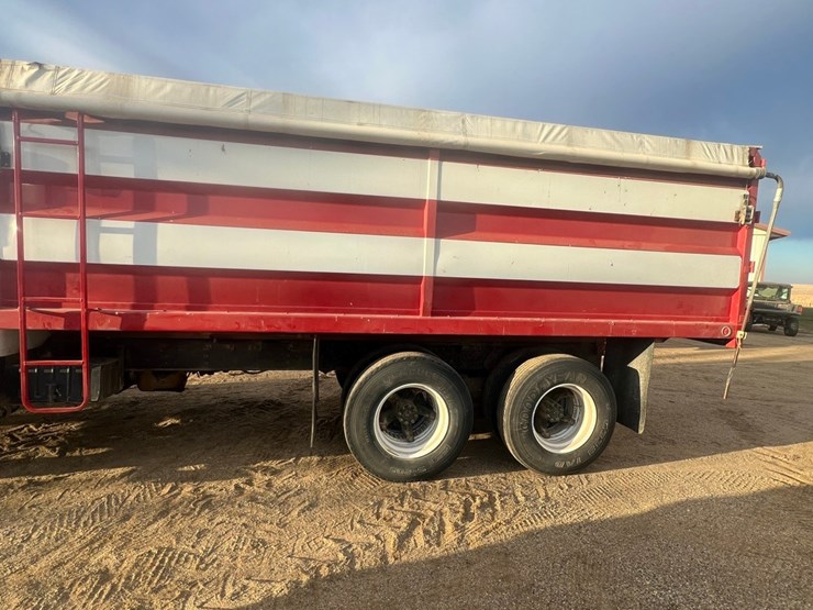 lot-12.-1981-ih-tandem-twin-screw-grain-truck,-very-good-19’-strong-box-and-hoist,-roll-tarp,-466-diesel,-5+4-
vin-af195bca10481-image-8