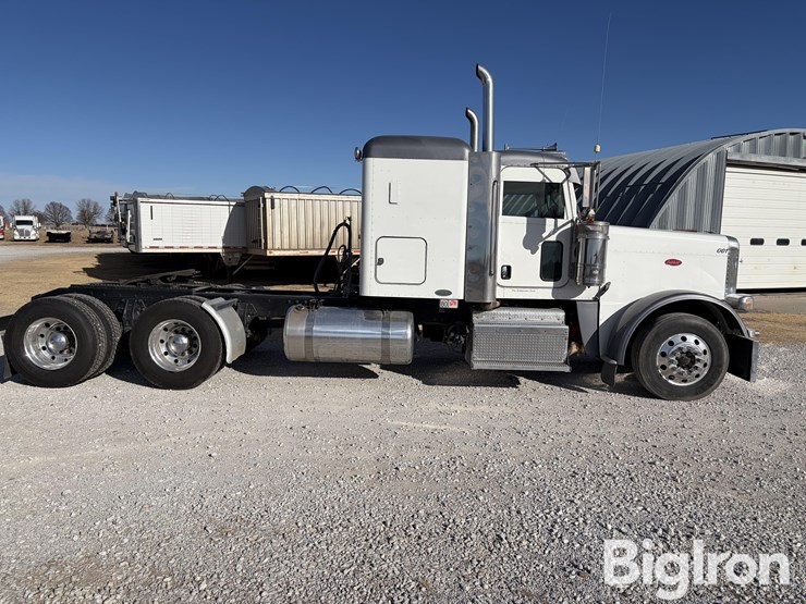 2013-peterbilt-388-image-4