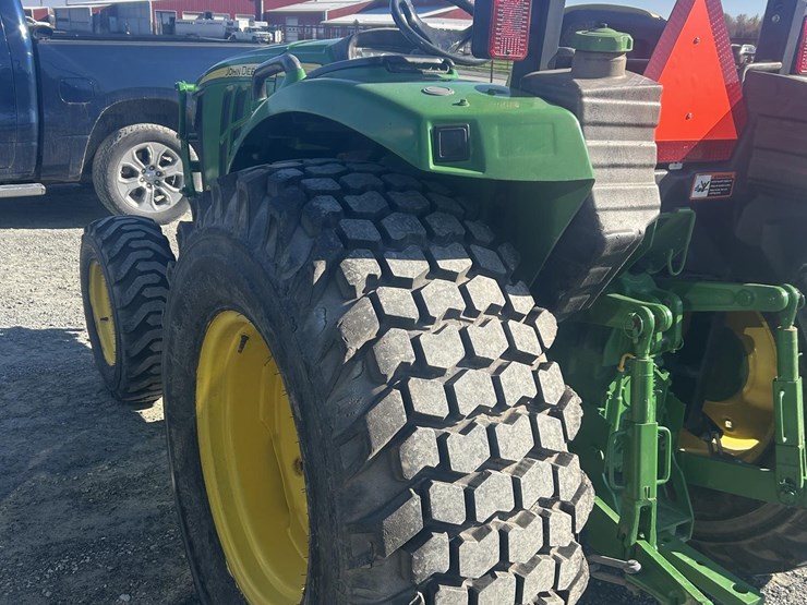 2015-john-deere-4044m-image-5