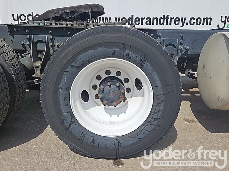 2017-international-8600-image-25