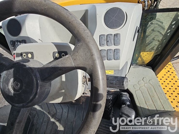 2016-caterpillar-420f2-it-image-39