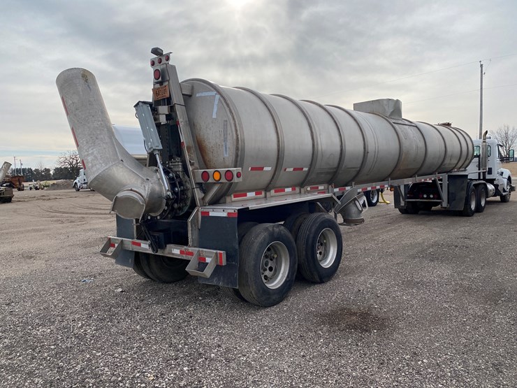 #500-•-2012-northern-8,500-gallon-semi-manure-tanker-(has-wi-title)-(waupun,-wi)-image-8