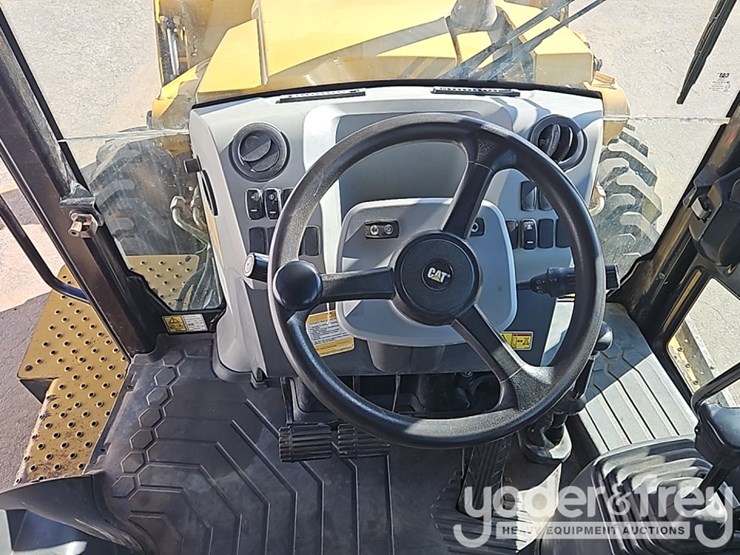 2017-caterpillar-415f2-il-image-41