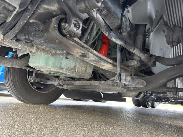 #2225-•-2024-volvo-vnl-sleeper-cab-semi-truck-tractor-image-37