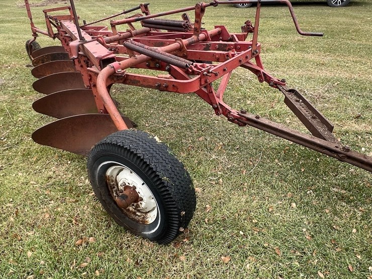 lot-16.-ih-6x14-trip-beam-plow-w/-packer-image-9