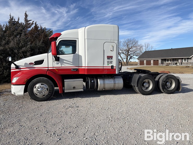 2016-peterbilt-579-image-8