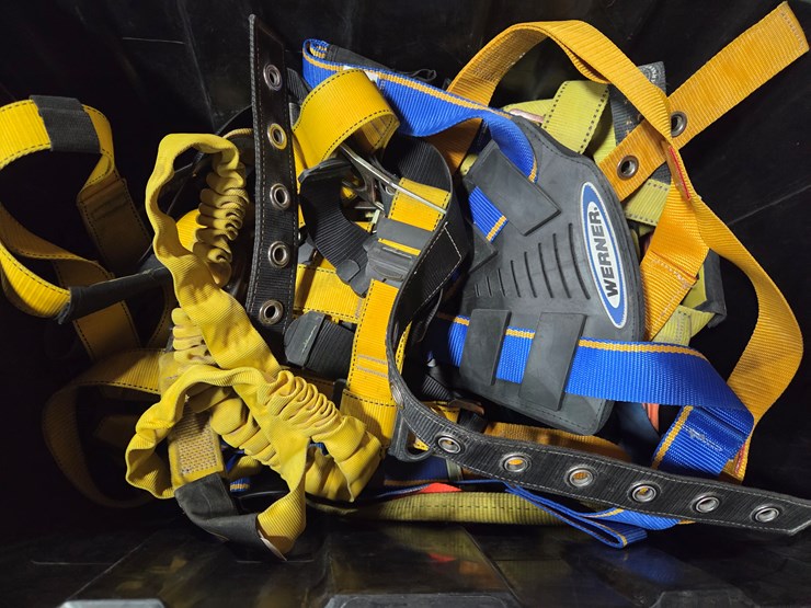 #5368-•-safety-harnesses-and-self-retracting-lifelines-image-2