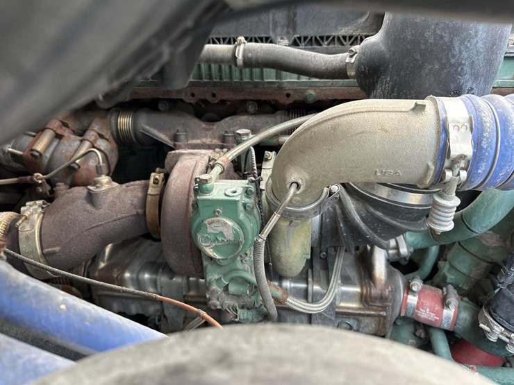 #2231-•-2016-volvo-vnl-sleeper-cab-semi-image-31