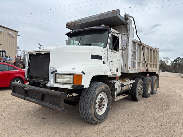 2000-mack-ch600-image-1