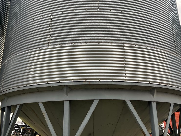 lot-22.-cenex-hopper-bin,-micada-bottom,-includes-golden-aire-single-phase-bin-fan-image-16