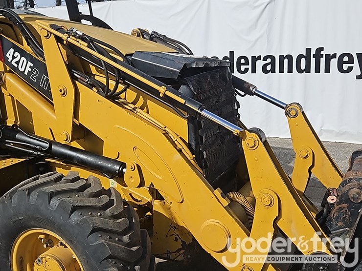 2016-caterpillar-420f2-it-image-12