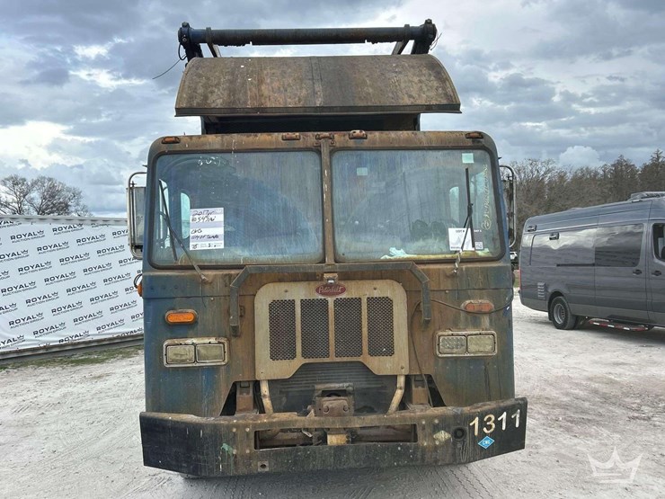 2017-peterbilt-320-image-25