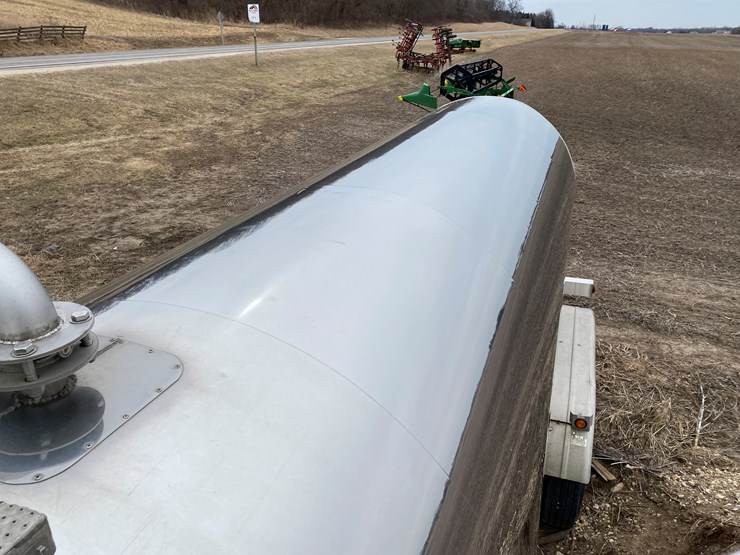 #540-•-2003-st+e-fab-insulated-6,200-gallon-tanker-trailer-(wi-title-in-delay)-(watertown,-wi)-image-34
