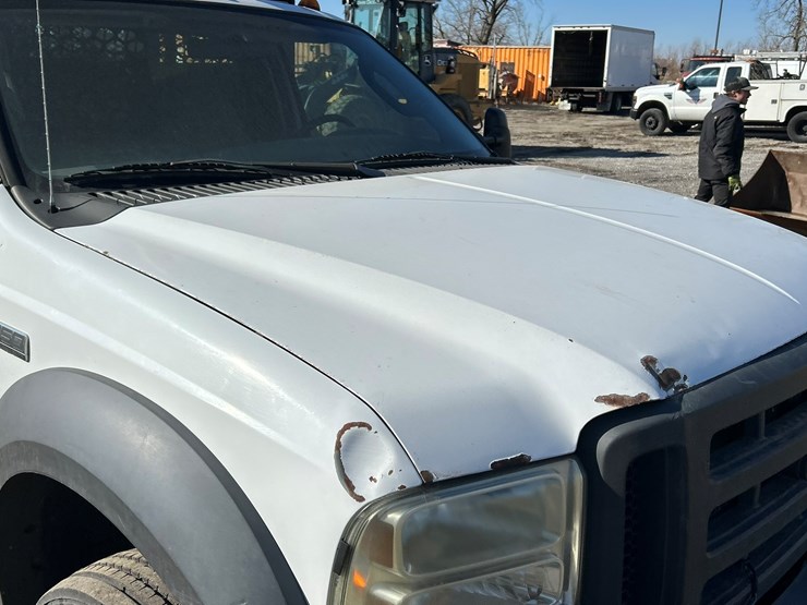 2005-ford-f550-image-12