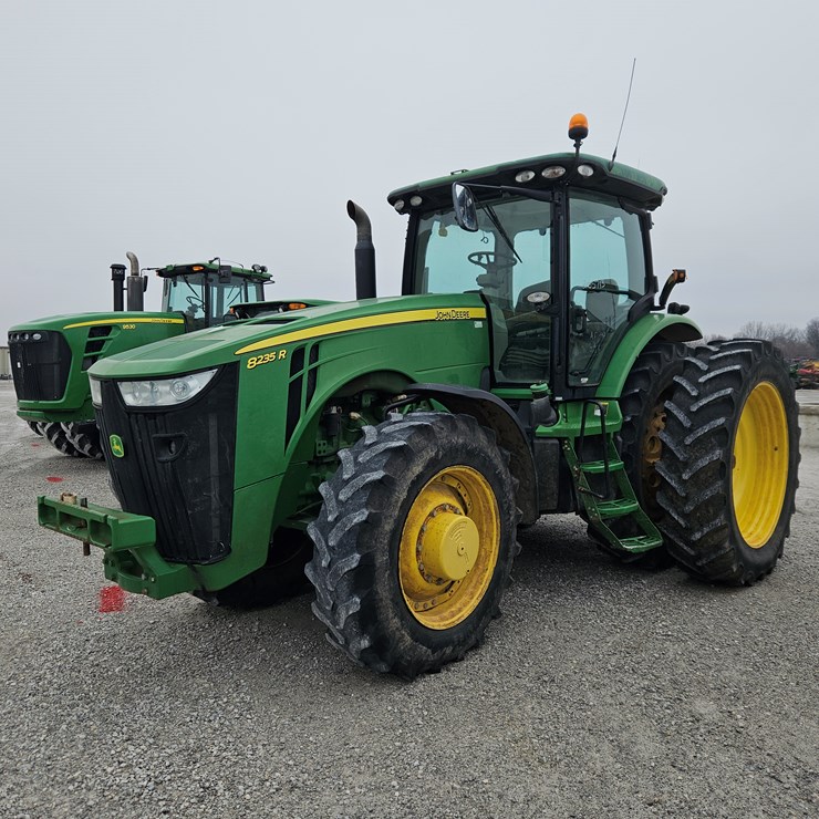 2011 JOHN DEERE 8235R
