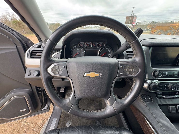 2015-chevrolet-tahoe-lt-image-12