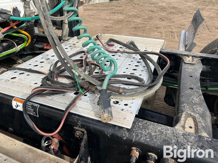 2006-freightliner-century-classic-cst120-t/a-truck-tractor-image-16