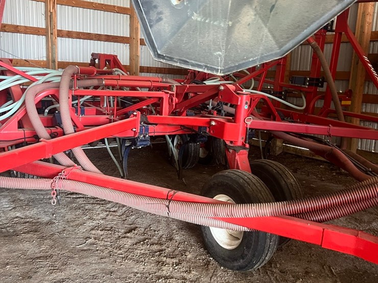 lot-10.-morris-air-seeder,-tow-between-with-10"-eagle-beaks,-new-seed-meter-unit,-pristine-condition,-always-shedded,-highly-maintained,-none-nicer-image-17