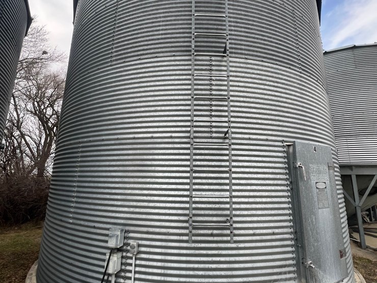 lot-26.-5,000-bu.-grain-bin-to-be-moved,-includes-single-phase-bin-fan-(bin-4)-image-8