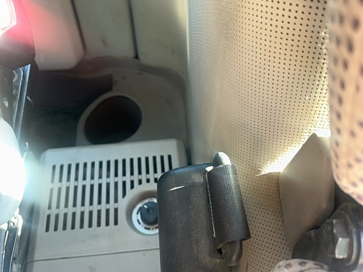 2016-john-deere-9520r-image-140