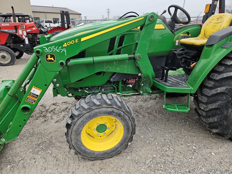 2023-john-deere-4052m-image-7