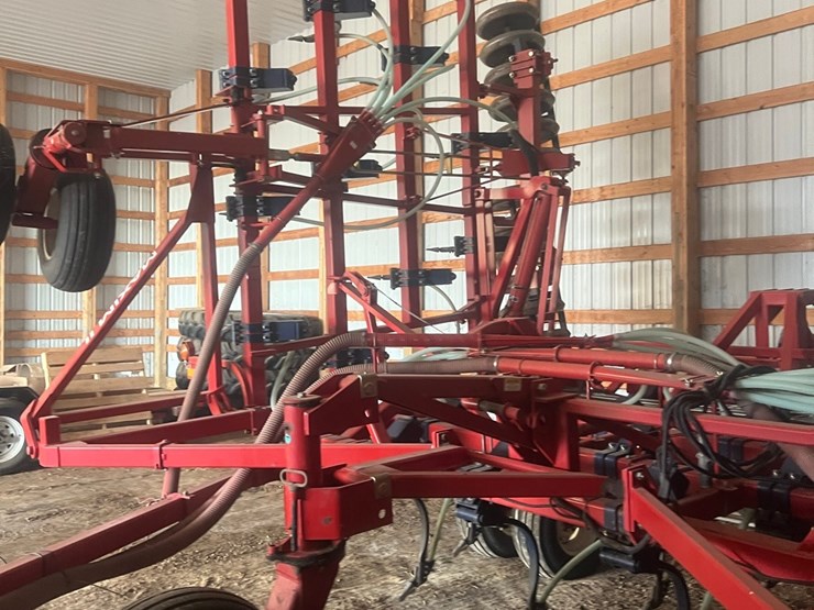 lot-10.-morris-air-seeder,-tow-between-with-10"-eagle-beaks,-new-seed-meter-unit,-pristine-condition,-always-shedded,-highly-maintained,-none-nicer-image-52