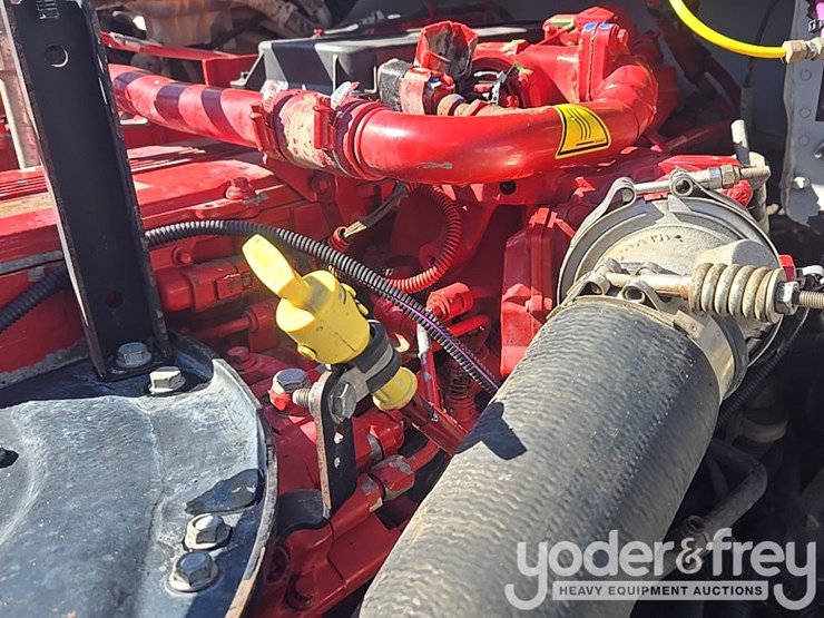 2017-freightliner-m2-106-image-32