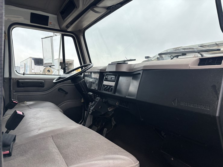 2002-international-4700-image-25