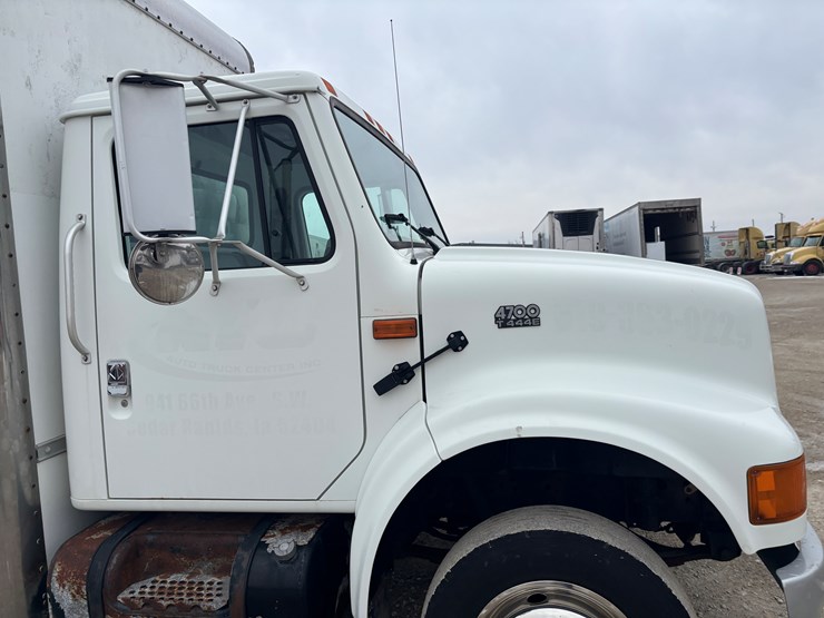 2002-international-4700-image-14