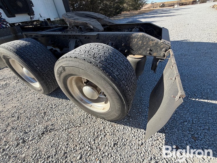 2016-peterbilt-579-image-18