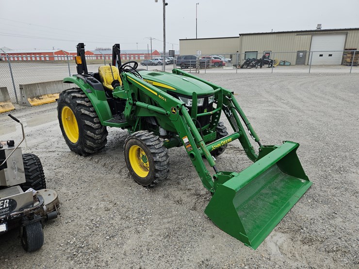 2023-john-deere-4052m-image-24
