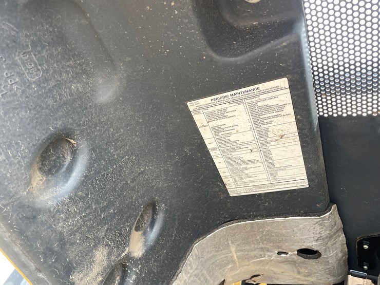 2019-john-deere-332-image-28