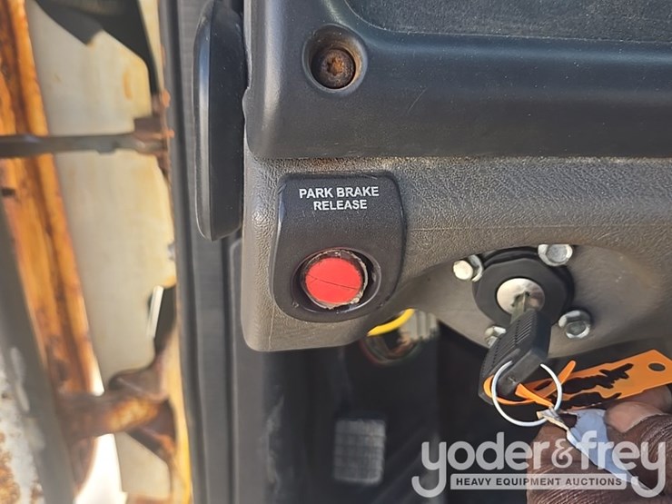 2020-freightliner-m2-106-image-70