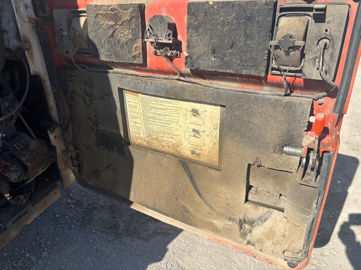 2007-bobcat-t300-image-22