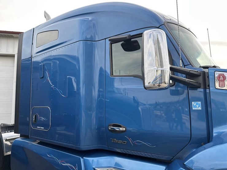2022-kenworth-t680-image-21