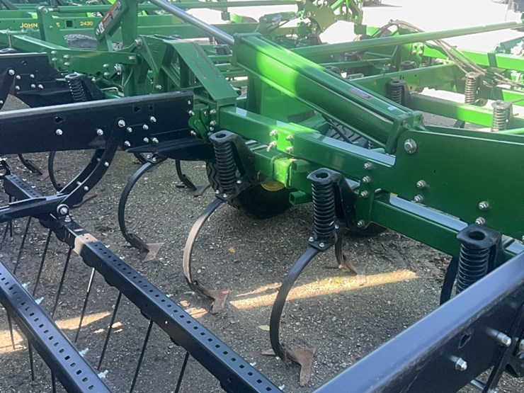 2024-john-deere-52-image-89