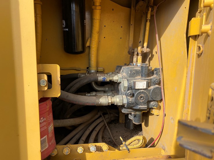 2004-deere-700h-lgp-image-31