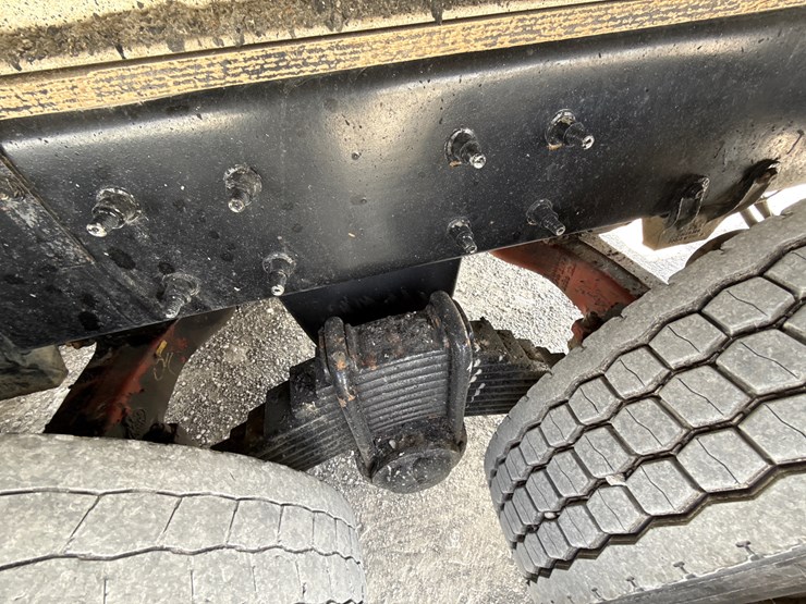 2017-mack-granite-gu713-image-28