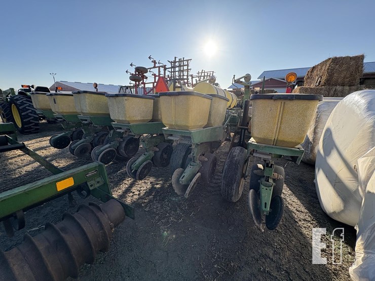 john-deere-7000-image-11