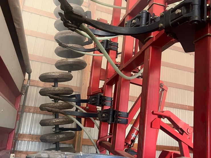 lot-10.-morris-air-seeder,-tow-between-with-10"-eagle-beaks,-new-seed-meter-unit,-pristine-condition,-always-shedded,-highly-maintained,-none-nicer-image-39