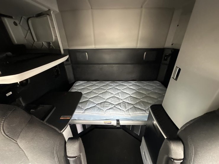 2022-kenworth-t680-image-48