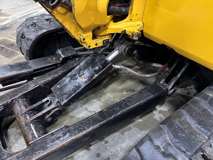 caterpillar-305-image-51