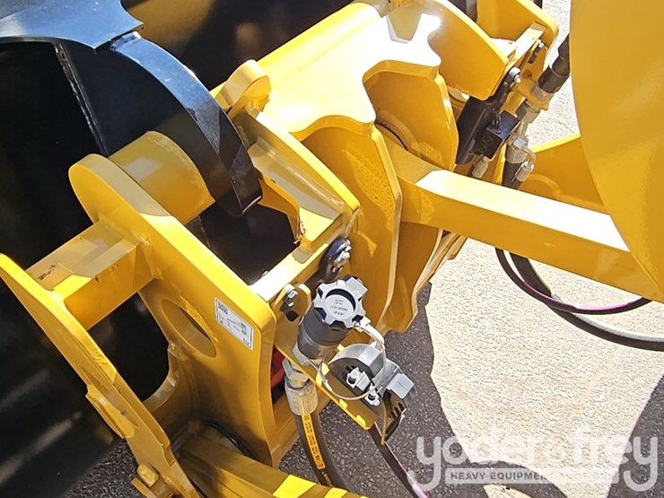 2026-caterpillar-930-image-16