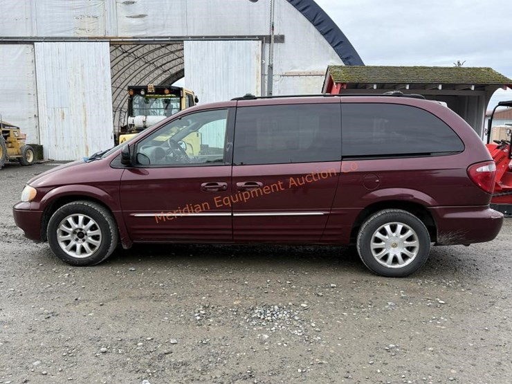 2002-chrysler-town-&-country-image-2