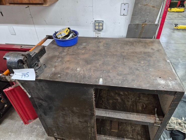 rolling-welding-cart,-with-vise-image-2